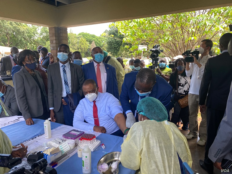 Нема плата за државните службеници кои не сакаат да се вакцинираат