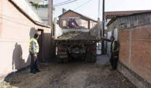 Не паркирајте на „Дижонска“, може да ви ги оштетат возилата