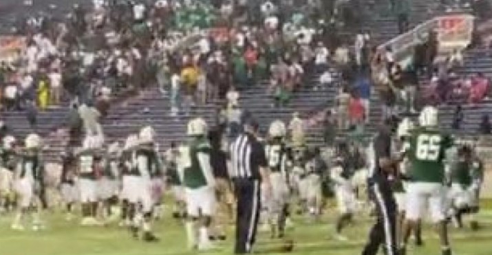 Терористички напад во САД: Пукаа на деца во училишен натпревар во американски фудбал