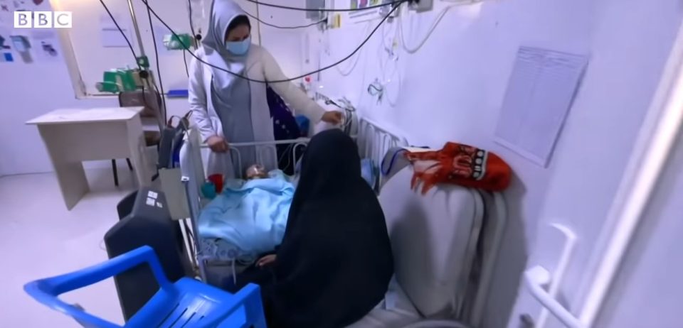 Мајка го продала бебето за 500 долари за да купи храна за осанатите деца