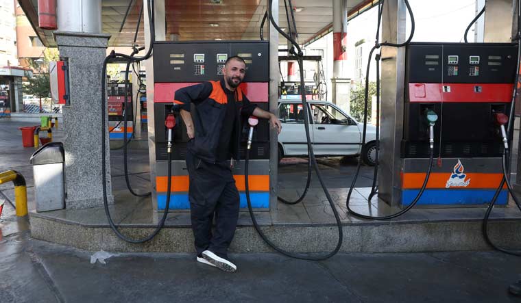 Хакерски напад врз бензински пумпи остави илјадници Иранци без гориво