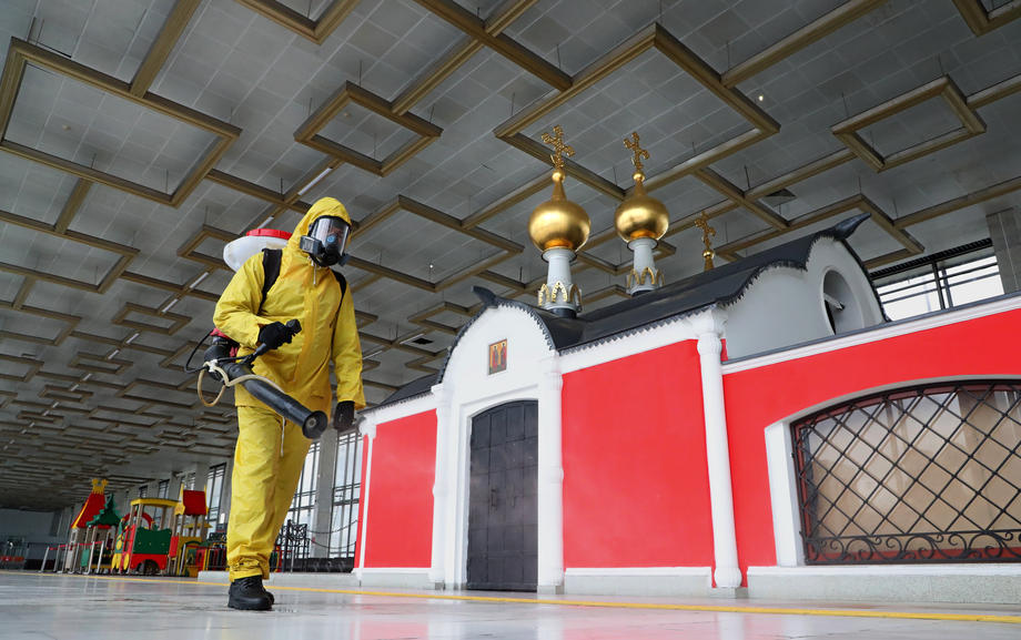 Москва воведува карантин, се затвораат продавници, ресторани и училишта