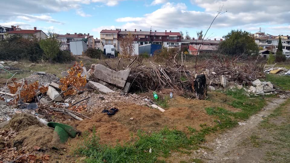 Охрид се дави во смет: Дива депонија на неколку стотини метри од Езерото, кај спортскиот центар