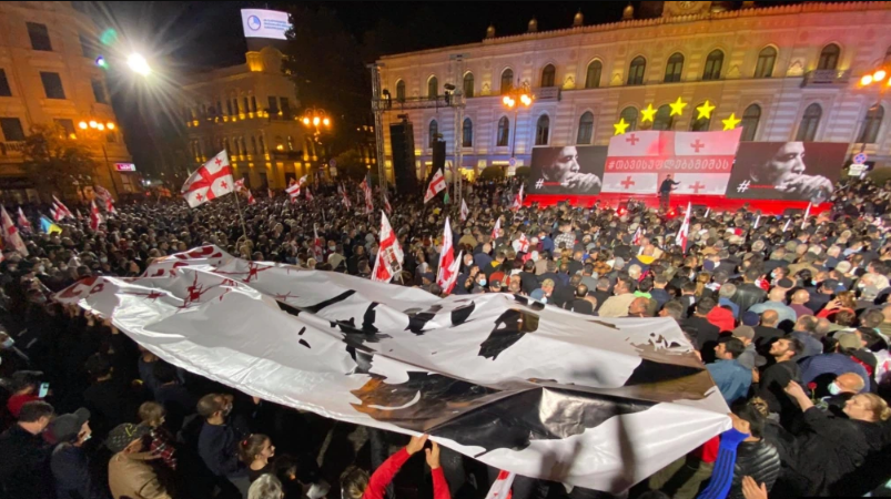 Грузијците бараат ослободување на Саакашвили: Над 50 илјади луѓе излегоа на улиците на Тбилиси