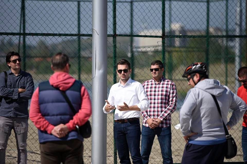 Реконструкција и изградба на спортски и детски игралишта – Муцунски ја претстави програмата за Јане Сандански