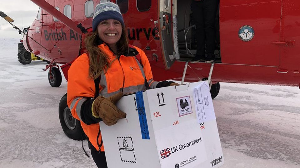 Вакцини против корона вирусот стигнаа на Антарктикот