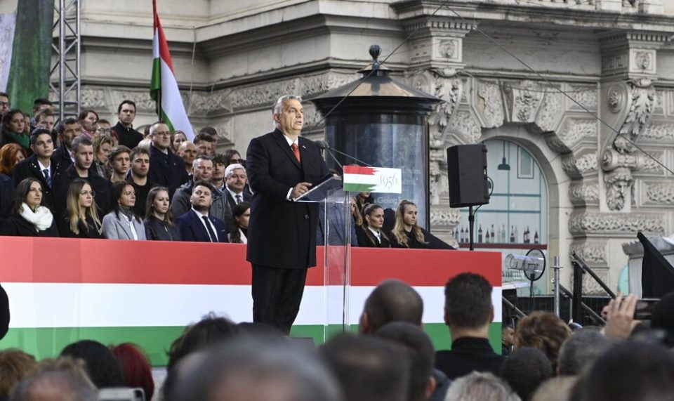 Голем собир во Будимпешта: Орбан упати порака до ЕУ и опозицијата на годишнината на унгарскиот бунт против комунистите
