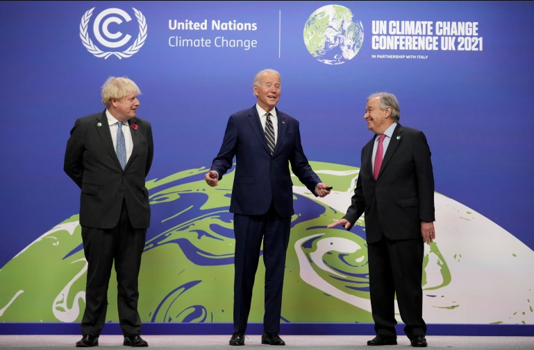 Kлиматска конференција во Глазгов: Светските лидери најавија глобални цели, но локално донесоа колони авиони и автомобили