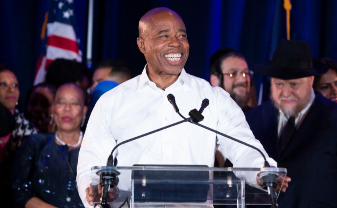 Поранешен полицаец и борец против расната дискриминација: Ерик Адамс е новиот градоначалник на Њујорк