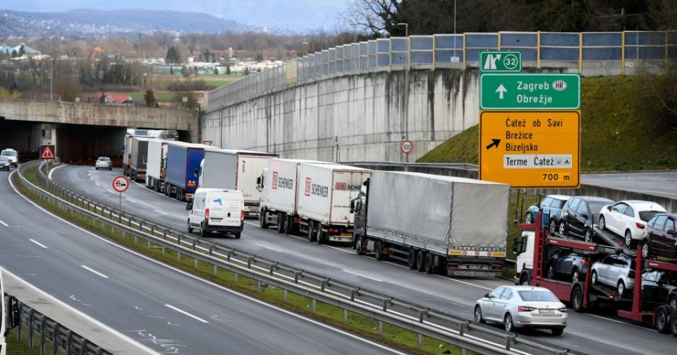 Нова правило на патиштата во Словенија, ако не се почитува казната е 300 евра