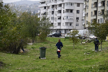 Генерално чистење на населбата Расадник во Скопје