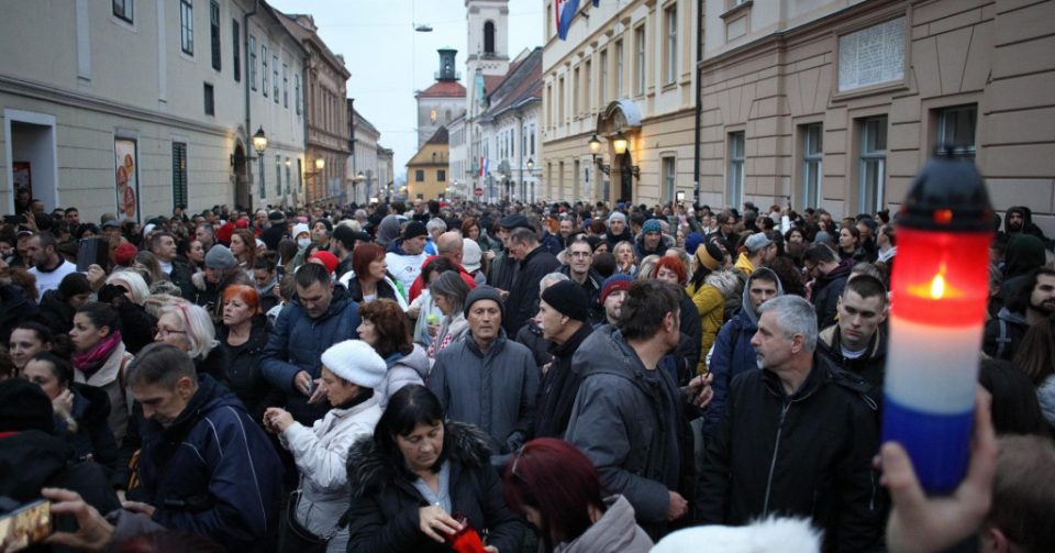 Први протести во Хрватска поради задолжителните ковид-потврди