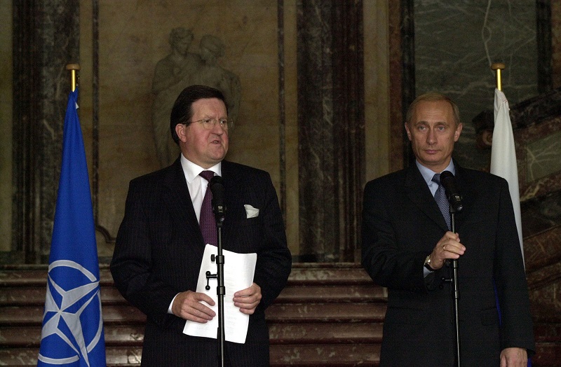 Робертсон тврди: Путин сакаше Русија да се приклучи во НАТО