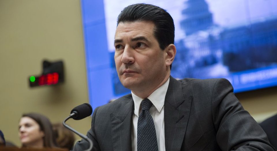 Директор на Фајзер: Пандемијата во САД би можелo да заврши во јануари