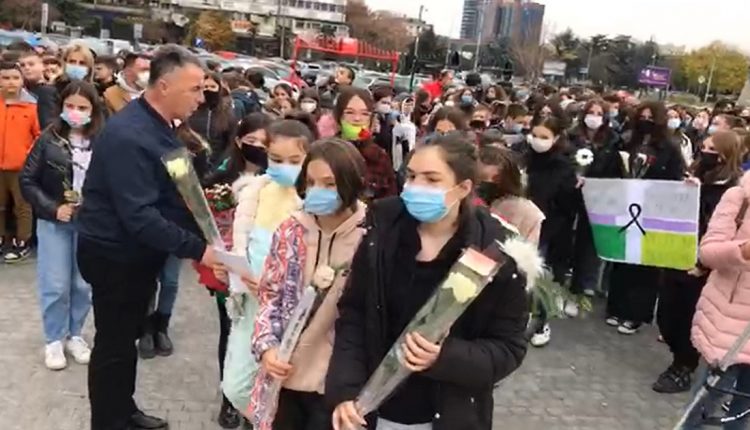Трагедија е за едно училиште да загуби пет ученици, рече директорката на ОУ „Исмаил Ќемали“