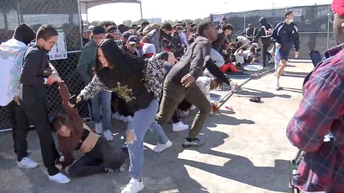 Осуммина загинати и повеќемина повредени во стампедо на фестивалот „ Астроворлд“ во САД