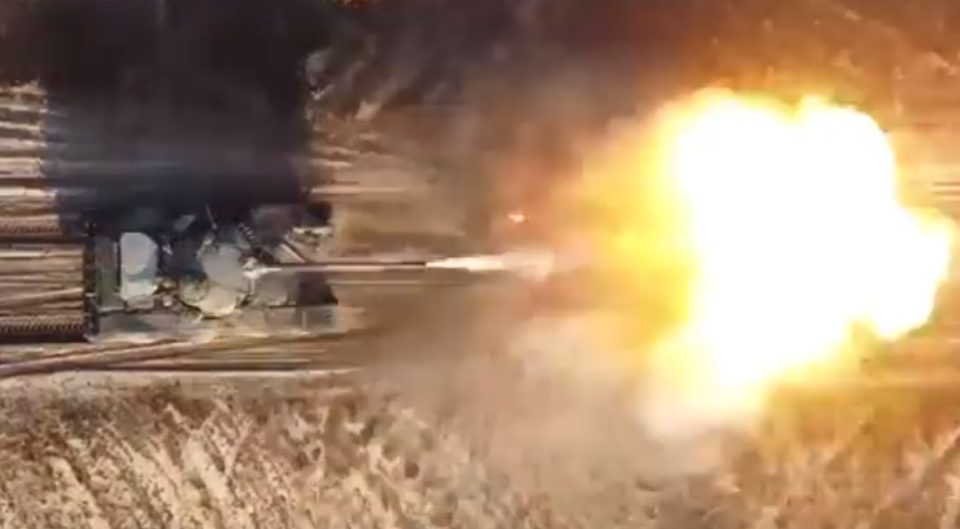 Објавено видео од полски тенкови како вршат гаѓање на границата со Белорусија