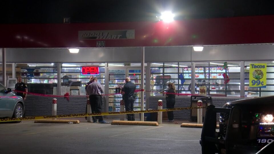 Тројца убиени во пукање во Тексас, напаѓачот е во бегство