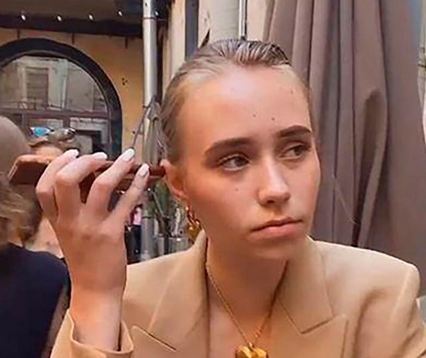 Се говори дека му е вонбрачна ќерка: Ова девојка неверојатно наликува на Путин