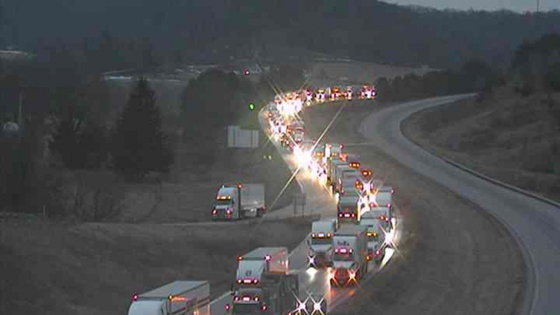 Сообраќајка во Висконсин: Се судрија 100 автомобили, има и запалени камиони