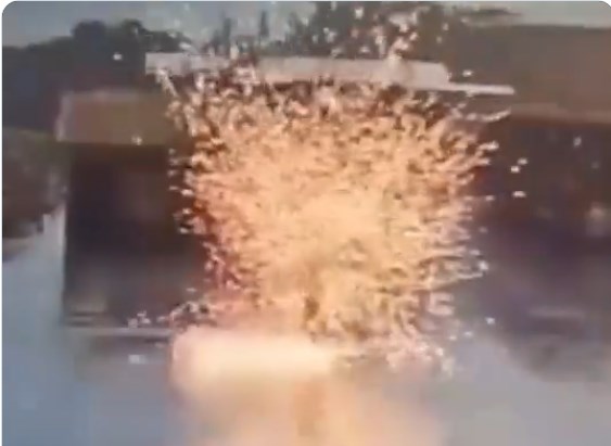 Се запали како прскалица, но помина само со мали изгореници после директен удар на гром