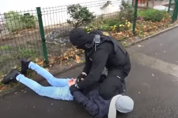 Тројца Македонци упаѓале во станови во Белград и краделе пари, накит и часовници