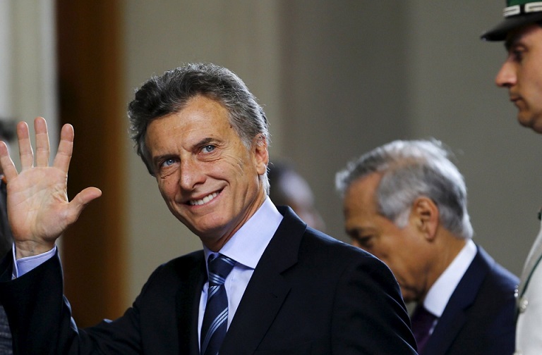 Поранешниот претседател на Аргентина обвинет за шпионажа на граѓани