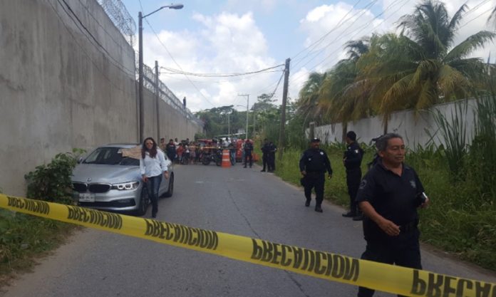 Во Мексико се преврте камион кој пренесувал мигранти, загинаа 53 лица