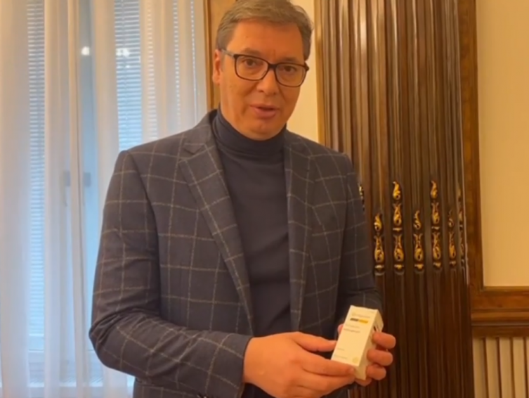 Вучиќ: Во Србија пристигна лек против коронавирус