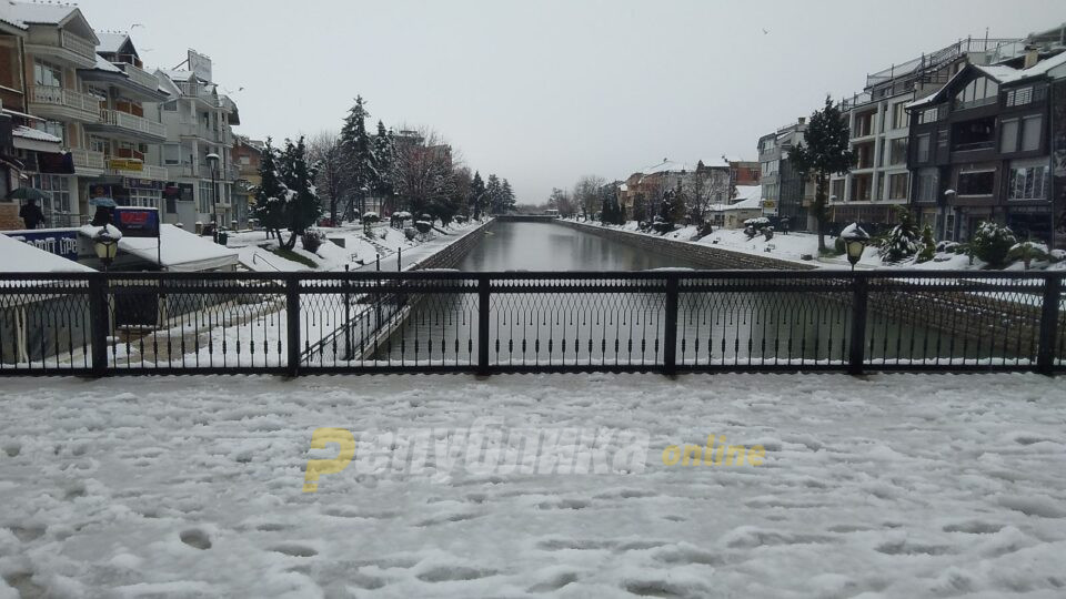 Снегот во Струга го одложи мечот Трим Лум-Ренова