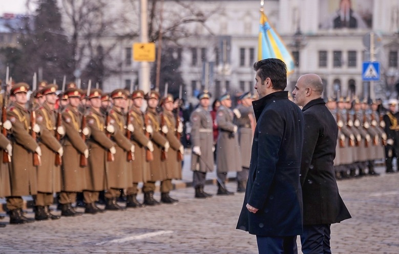 Пречек со високи почести: Ковачевски и делегацијата ја почнаа дводневната посета на Бугарија