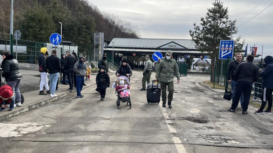 Украинските бегалци да не се враќаат до пролет во земјата, соопшти владата на Киев