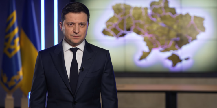 Зеленски потврди: Русите го заземаа воениот аеродром во близина на Киев