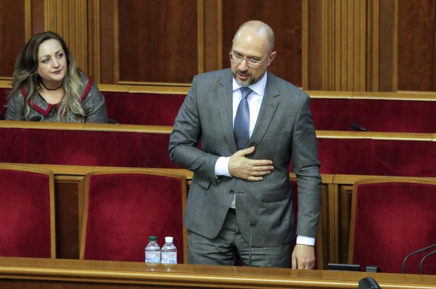 Шмигал: Украина се префрла на воена економија