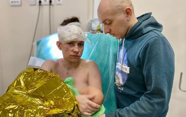 Мајка-лавица: Со своето тело го штитела новороденчето од руските гранати