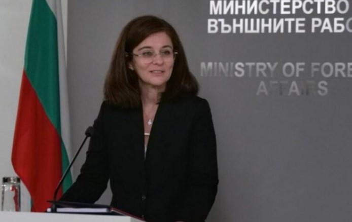 Генчовска контра Петков, не спомена „поместување“ на ветото: Прво Бугарите во уставот, па почеток на преговори