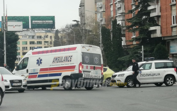 22-годишник со „БМВ“ прегази пешак, па удри во ограда и куќа