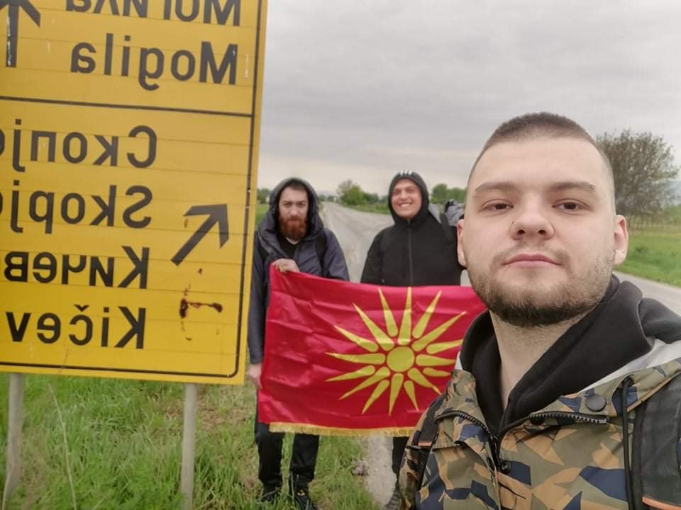 Eдна од Битола, друга група од Гевгелија тргнаа пешки кон гробот на Гоце Делчев во Скопје