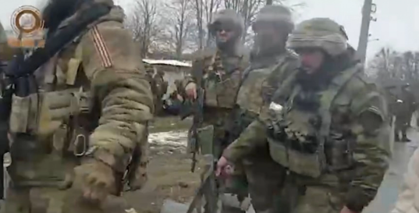 Чеченските специјалци ја пејат „Катјуша“ во Донбас: Видео кое ги запали социјалните мрежи