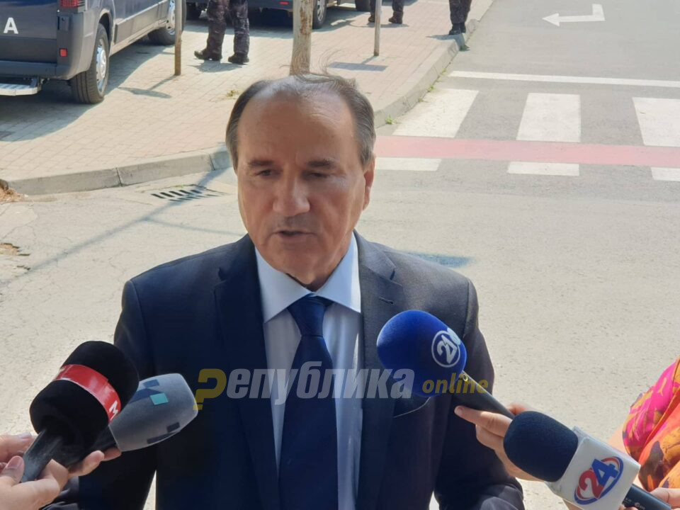 ДС: Владата вештачки да не го зголемува процентот на Албанците во државната администрација, туку да го укине балансерот