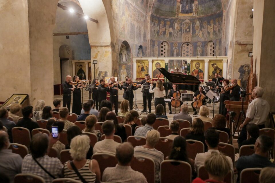 Прекрасна вечер со „Профундис“ под сводовите на акустичната црква „Света Софија“