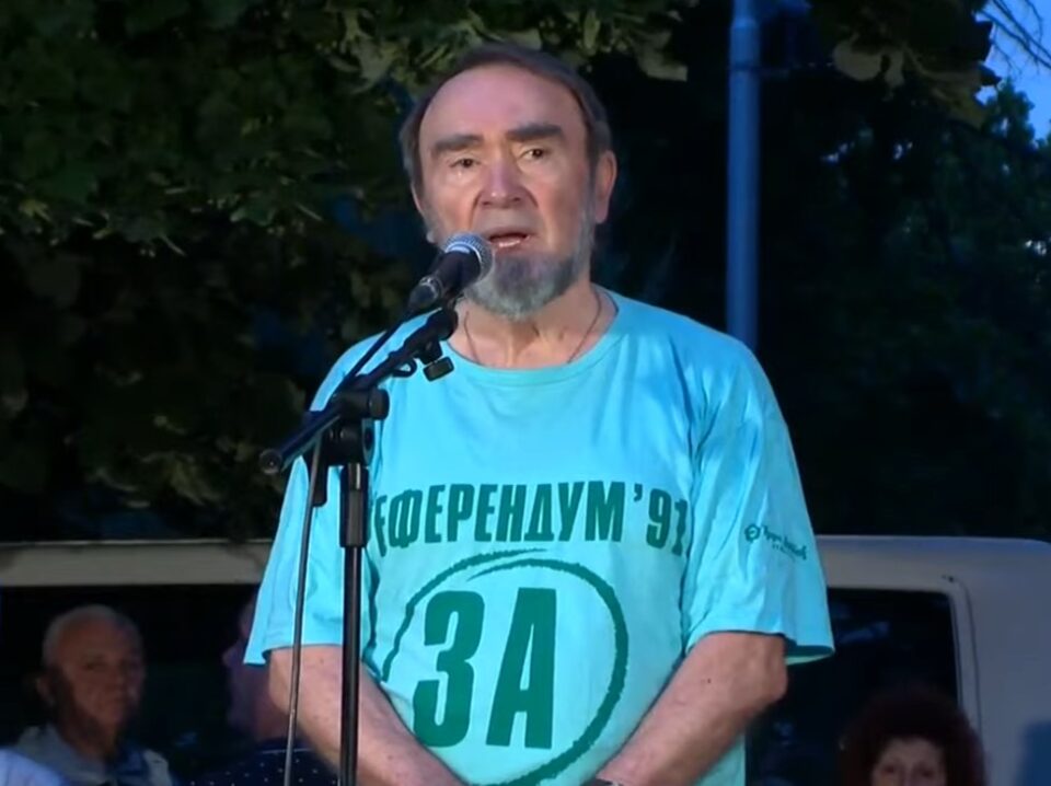 Треневски: Ги повикувам сите што не се излезени да ни се придружат на наредните протести, затоа што така се брани Македонија, не е ова време за комодитет пред телевизор