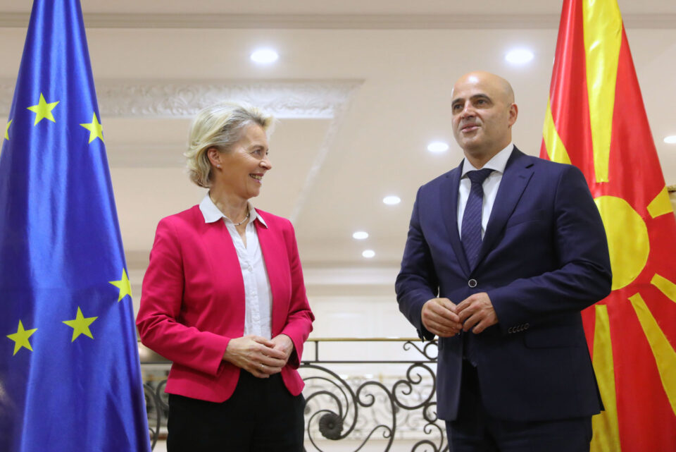 Пред доаѓањето во Македонија, Фон Дер Лајен побара да и се помогне на Украина