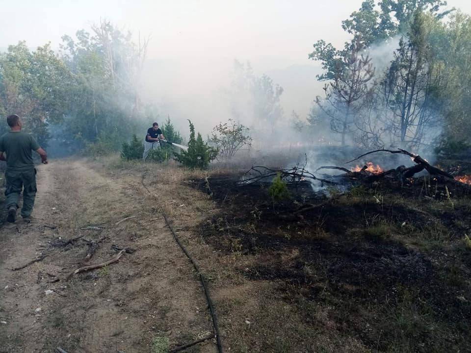 Голем пожар на стариот АБХ полигон во Криволак- се бара хеликоптер поради непристапен терен