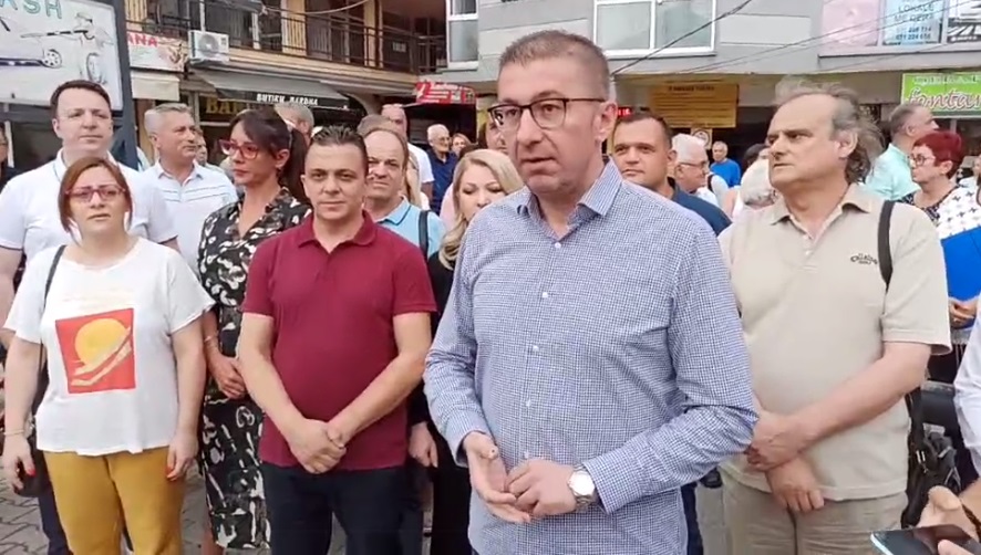 Мицкоски на средба со просветни работници во Тетово