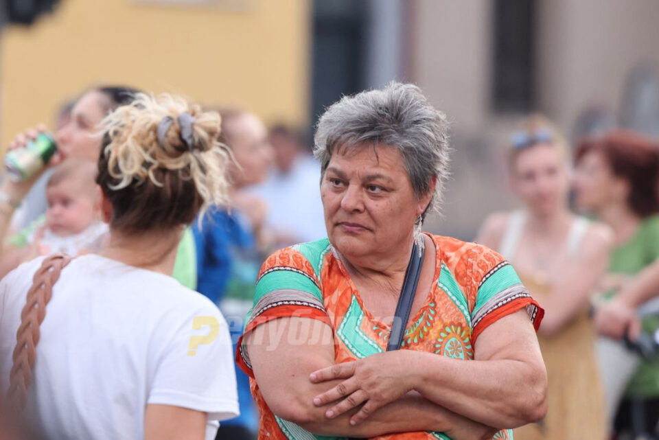 Ристевска Јордановска излезе и пред Владата гласно да каже дека „НЕ треба да остане НЕ“