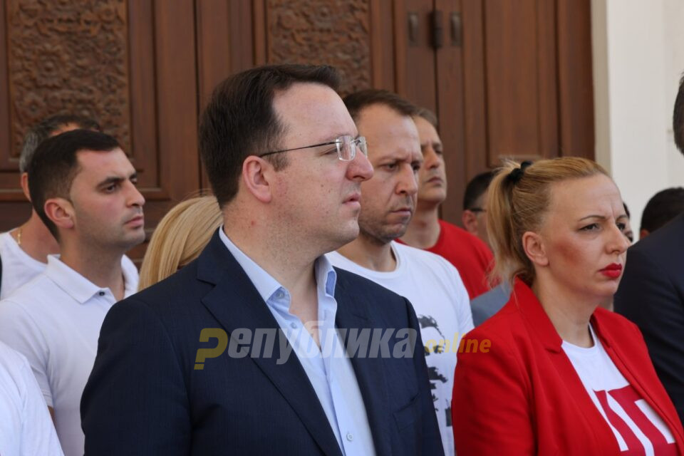 Николоски: Промената на историјата и учебниците по бугарски терк стануваат услов за напредок на Македонија кон ЕУ