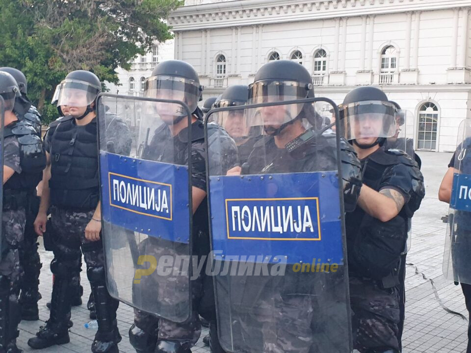 Не тргнувајте низ град со возило, доаѓа Еди Рама