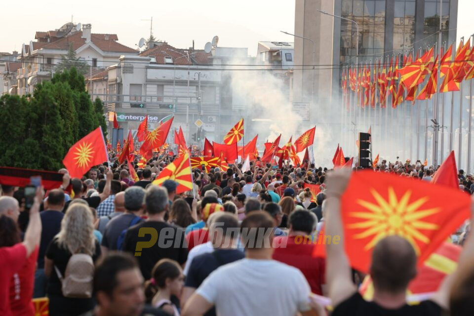 Николоски: Владата требаше да си даде оставка, три дена по ред доаѓа народ и бара оставка