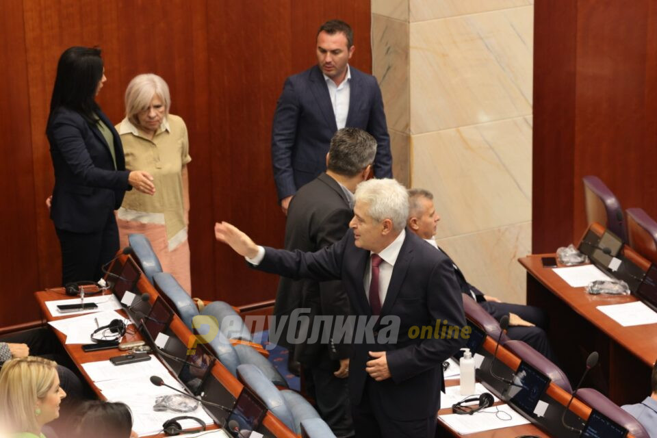 ДУИ: САД, ЕУ, Лондон и Париз ја поддржуваат европска Македонија